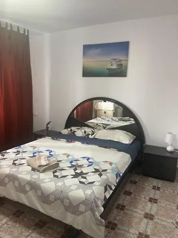 Apartament 3 Camere, Str Lacul Plopului,13 Septe ブカレスト 0*,
