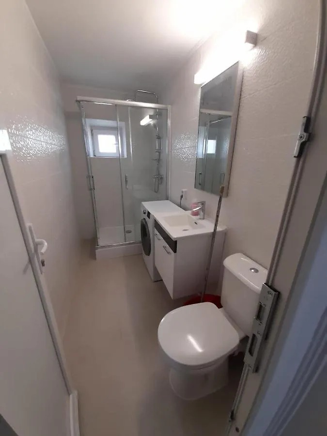 Apartament 3 Camere, Str Lacul Plopului,13 Septe ブカレスト 0*,  ルーマニア